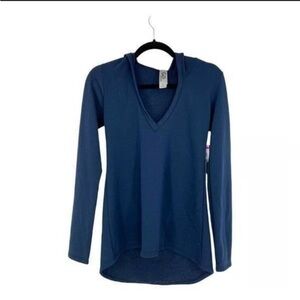 2/$30 Go Couture Navy Pull over hoodie v-neck in Navy sz Small